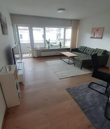 アパート Gemuetliche 3-zimmer-wohnung Mit Tg-stellplatz - Top-lage In カールスルーエ